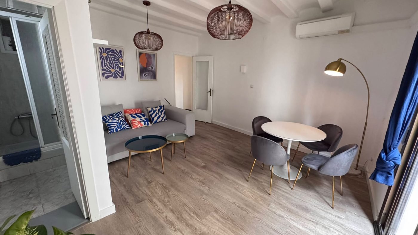 Salón-comedor con limpieza de fin de obra por Manos Mágicas Barcelona